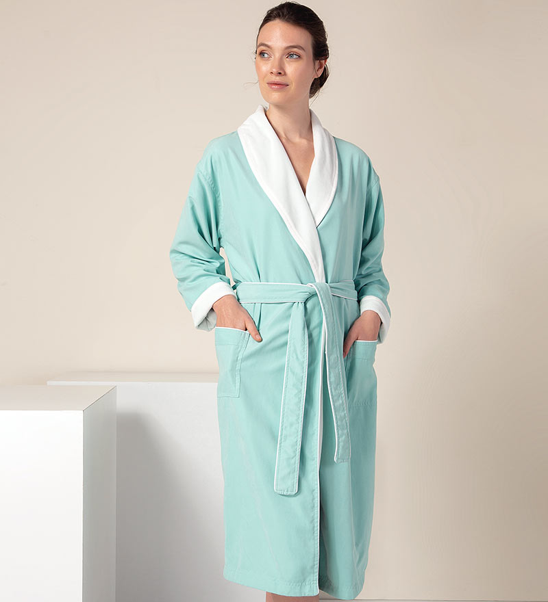 Women&#39;s Plush Microfiber Spa Robe